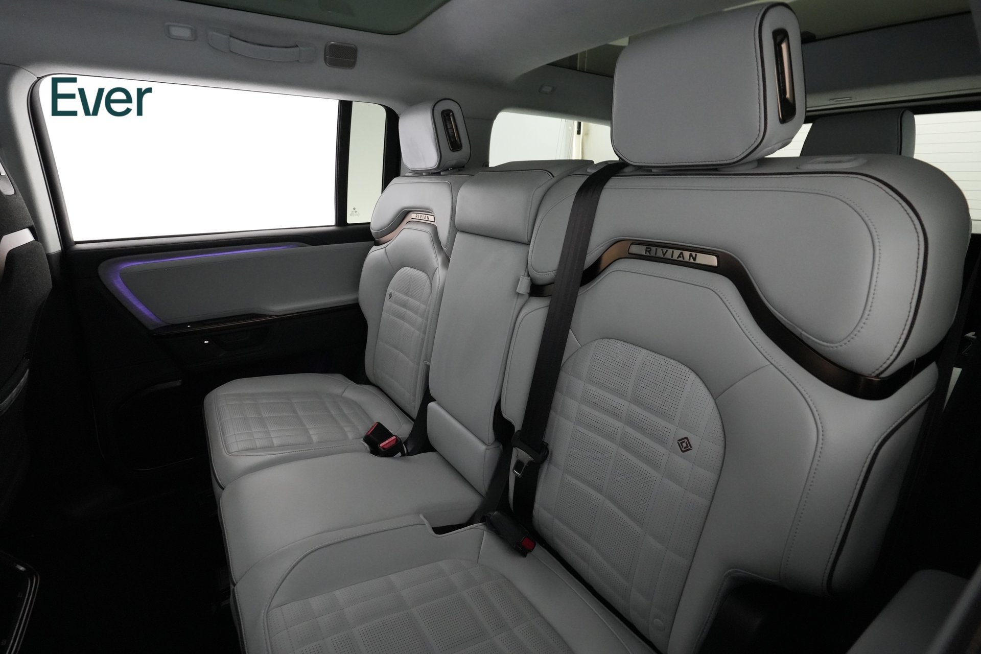 Used 2025 Rivian R1S Premium Dual AWD/4WD image 24