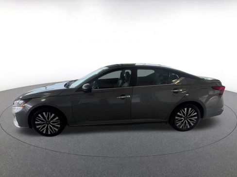 Used 2025 Nissan Altima 2.5 SV FWD image 8