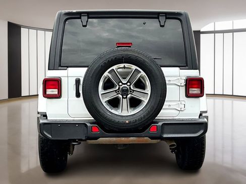 Used 2022 Jeep Wrangler Unlimited Sahara image 6