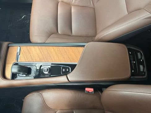 Certified 2024 Volvo XC90 B6 Plus w/ Protection Package Premier AWD/4WD image 28