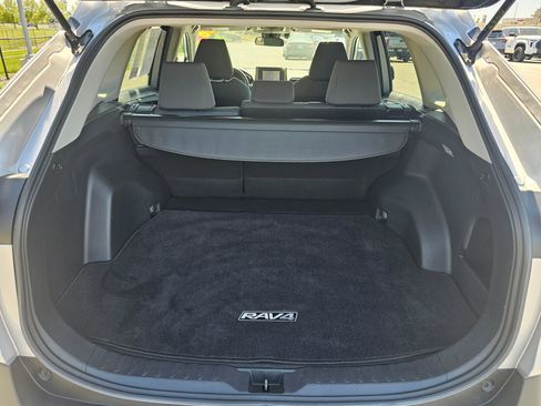 Used 2020 Toyota RAV4 XLE w/ Carpet Mat Package AWD/4WD image 14