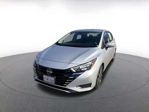 Used 2025 Nissan Versa SV image 7