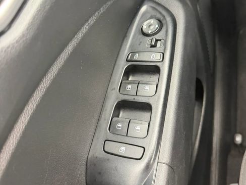 Used 2020 Hyundai Venue SE image 22