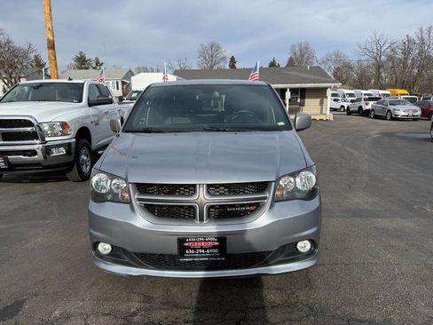 Used 2019 Dodge Grand Caravan GT image 2