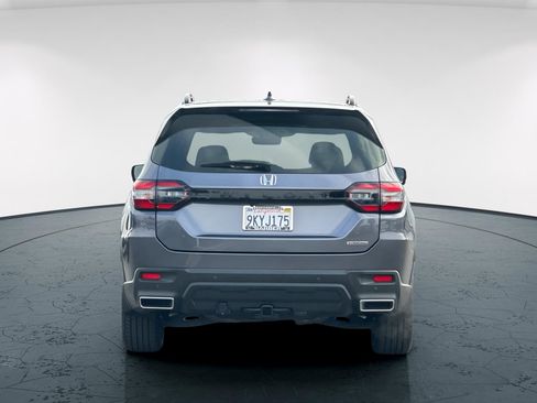 Certified 2024 Honda Pilot Touring image 5