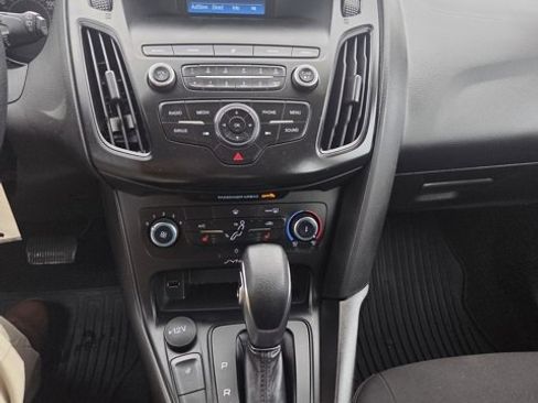Used 2018 Ford Focus SE w/ Cold Weather Package image 11