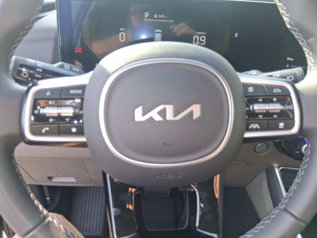 Used 2026 Kia Carnival EX FWD image 12