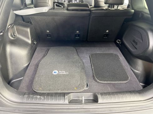 Used 2022 Jeep Cherokee Limited image 24