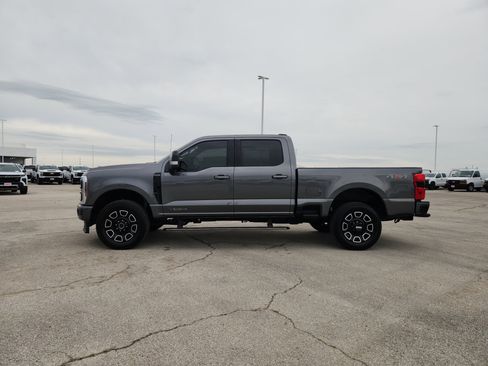 Used 2025 Ford F250 Platinum AWD/4WD image 4