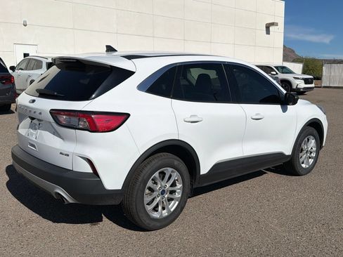 Used 2022 Ford Escape SE w/ Cold Weather Package AWD/4WD image 4