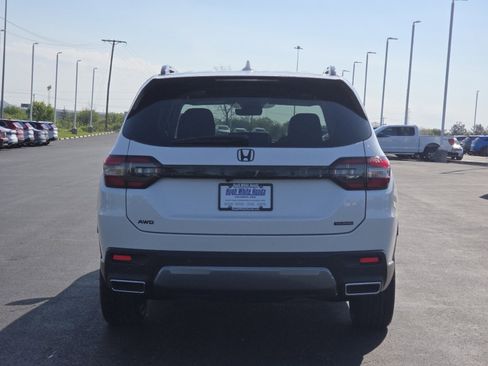 New 2026 Honda Pilot Touring image 17