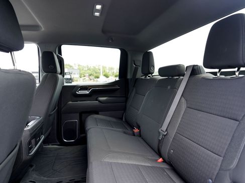 Used 2023 Chevrolet Silverado 1500 RST w/ Redline Edition AWD/4WD image 10