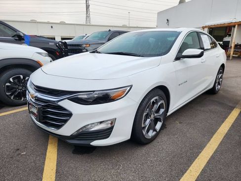 Used 2024 Chevrolet Malibu LT FWD image 2