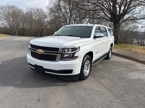 Used 2019 Chevrolet Suburban LT image 3