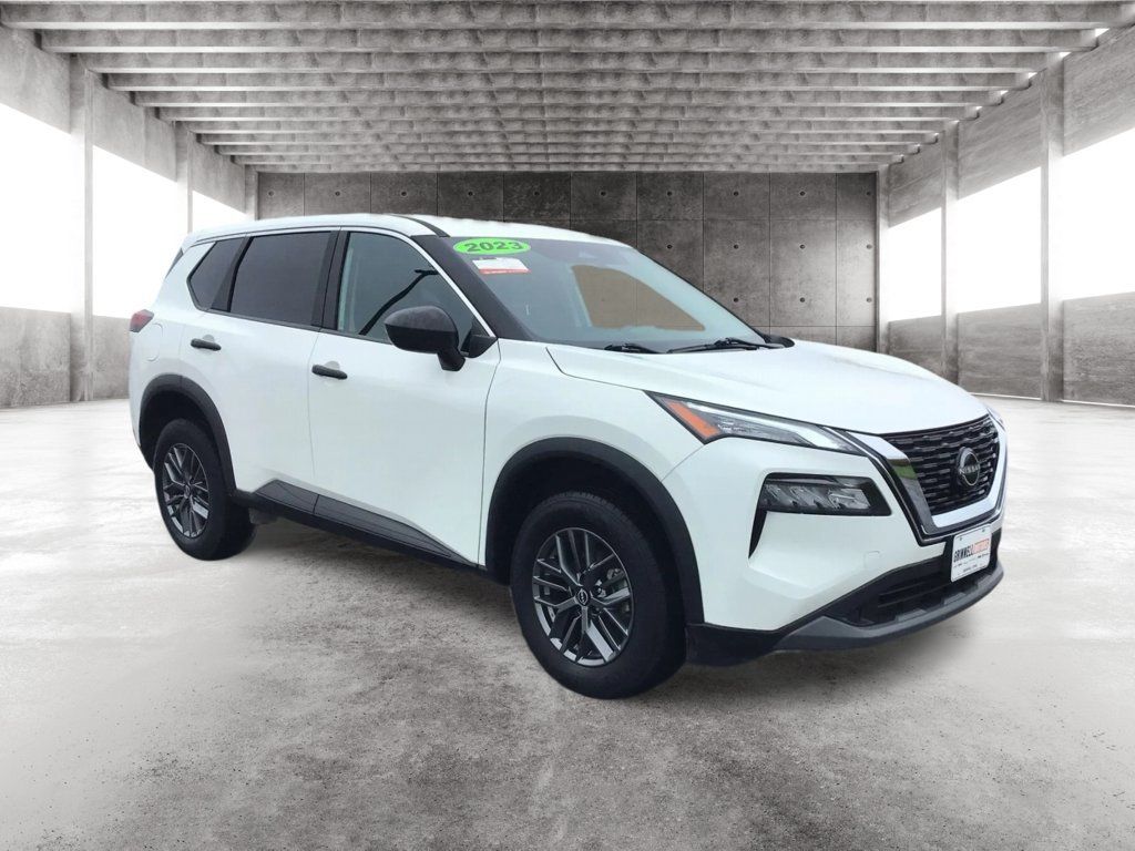 Used 2023 Nissan Rogue S AWD/4WD image 3