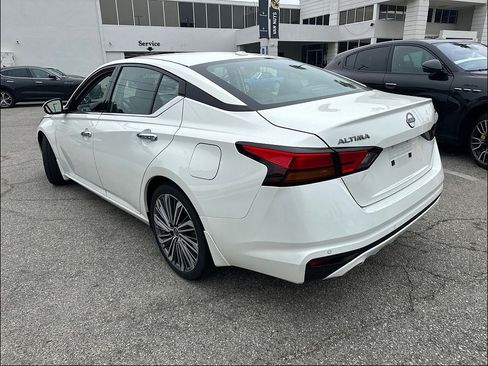 Used 2025 Nissan Altima 2.5 SL FWD image 3