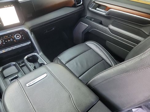 Used 2024 GMC Sierra 2500 Denali w/ Denali Reserve Package image 18