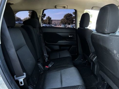 Used 2019 Mitsubishi Outlander ES FWD image 29