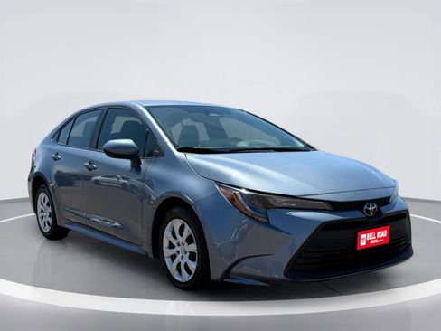 Used 2025 Toyota Corolla LE FWD image 5