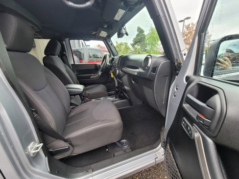 Used 2013 Jeep Wrangler Unlimited Sport image 6