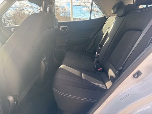 Used 2025 Hyundai Venue SEL image 17