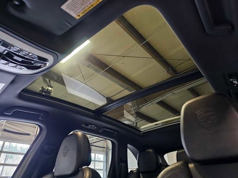 Used 2018 Porsche Cayenne Platinum Edition image 23