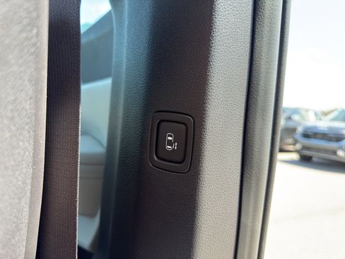 Used 2024 Kia Carnival LX image 48