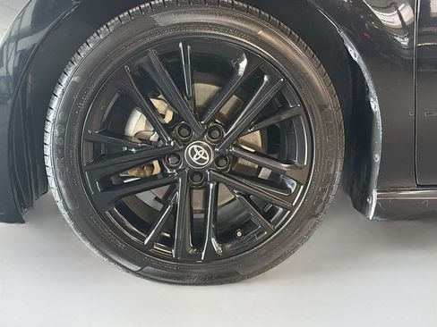 Used 2025 Toyota Camry SE FWD image 11
