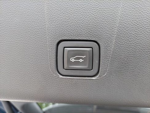 Used 2023 Chevrolet Traverse LT AWD/4WD image 33