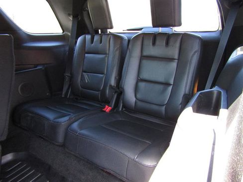 Used 2017 Ford Explorer XLT w/ Equipment Group 202A image 34