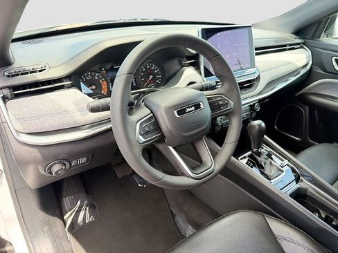 Used 2024 Jeep Compass Latitude AWD/4WD image 10