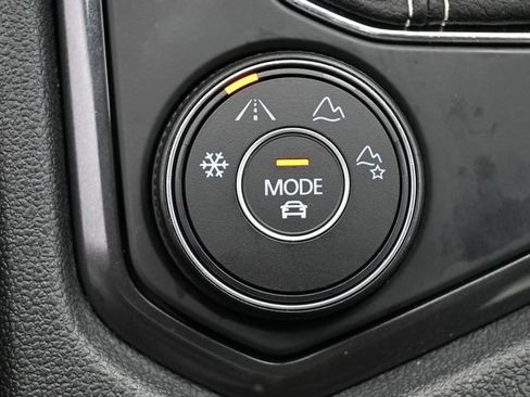 Used 2023 Volkswagen Tiguan SE R-Line image 26