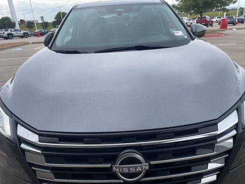 Used 2024 Nissan Rogue SV FWD image 3