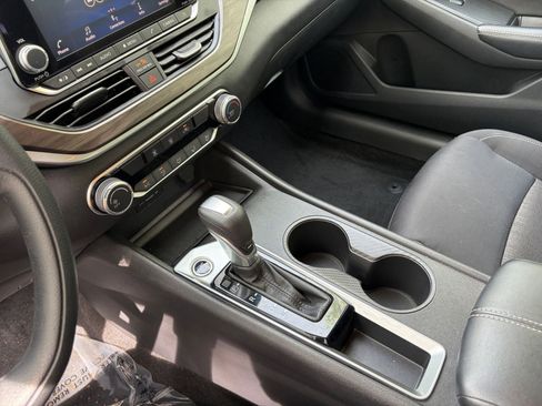 Used 2025 Nissan Altima 2.5 SV image 37