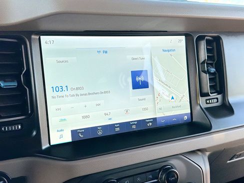 Used 2022 Ford Bronco Wildtrak image 9