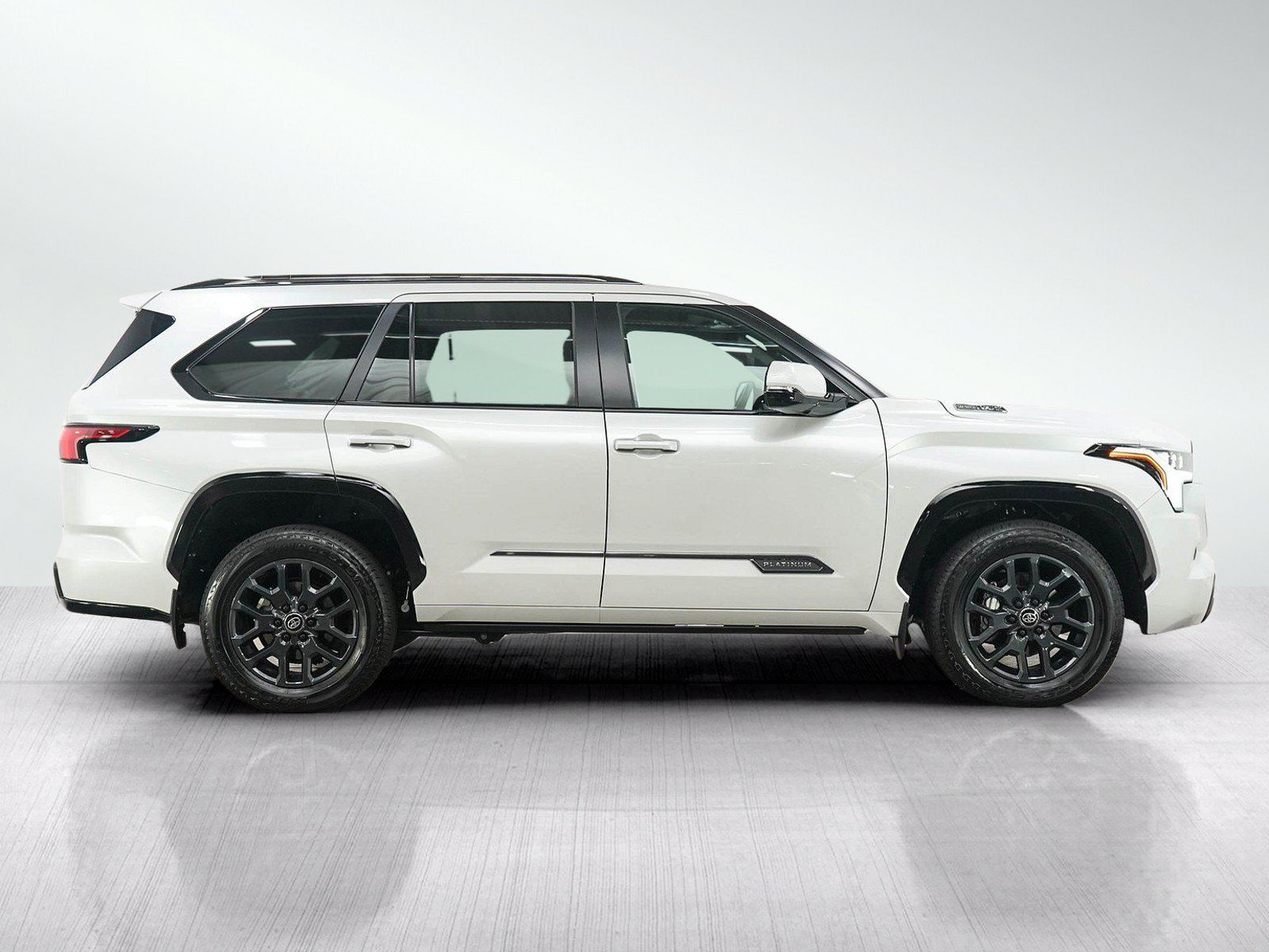 Used 2025 Toyota Sequoia Platinum AWD/4WD image 6