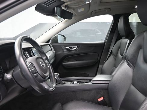 Used 2019 Volvo XC60 T5 Momentum w/ Premium Package image 26