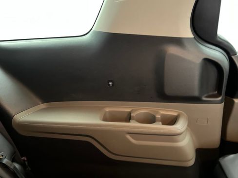 Used 2025 Kia Carnival FWD image 37