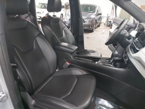 Used 2025 Jeep Compass Limited AWD/4WD image 10