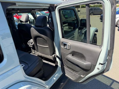 Used 2023 Jeep Wrangler Unlimited Sahara AWD/4WD image 38