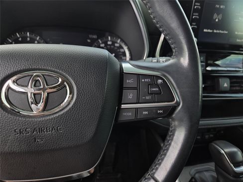 Used 2021 Toyota Highlander XLE FWD image 26