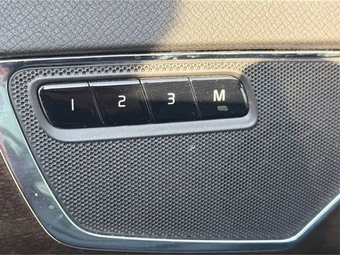 Used 2017 Volvo XC90 T6 Momentum w/ Vision Package image 33