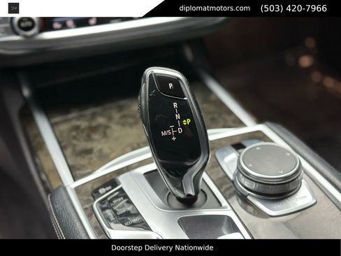 Used 2018 BMW 740i image 27