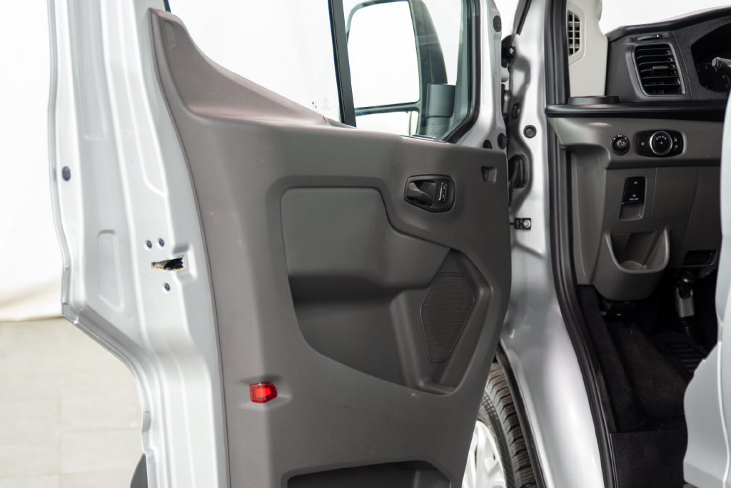 Used 2025 Ford Transit 350 XLT RWD image 4