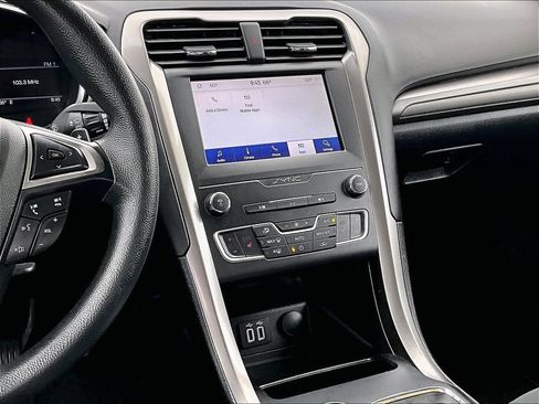 Used 2020 Ford Fusion SE AWD/4WD image 11