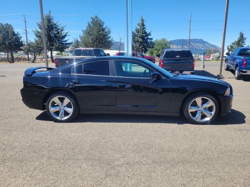 Used 2013 Dodge Charger R/T RWD image 2