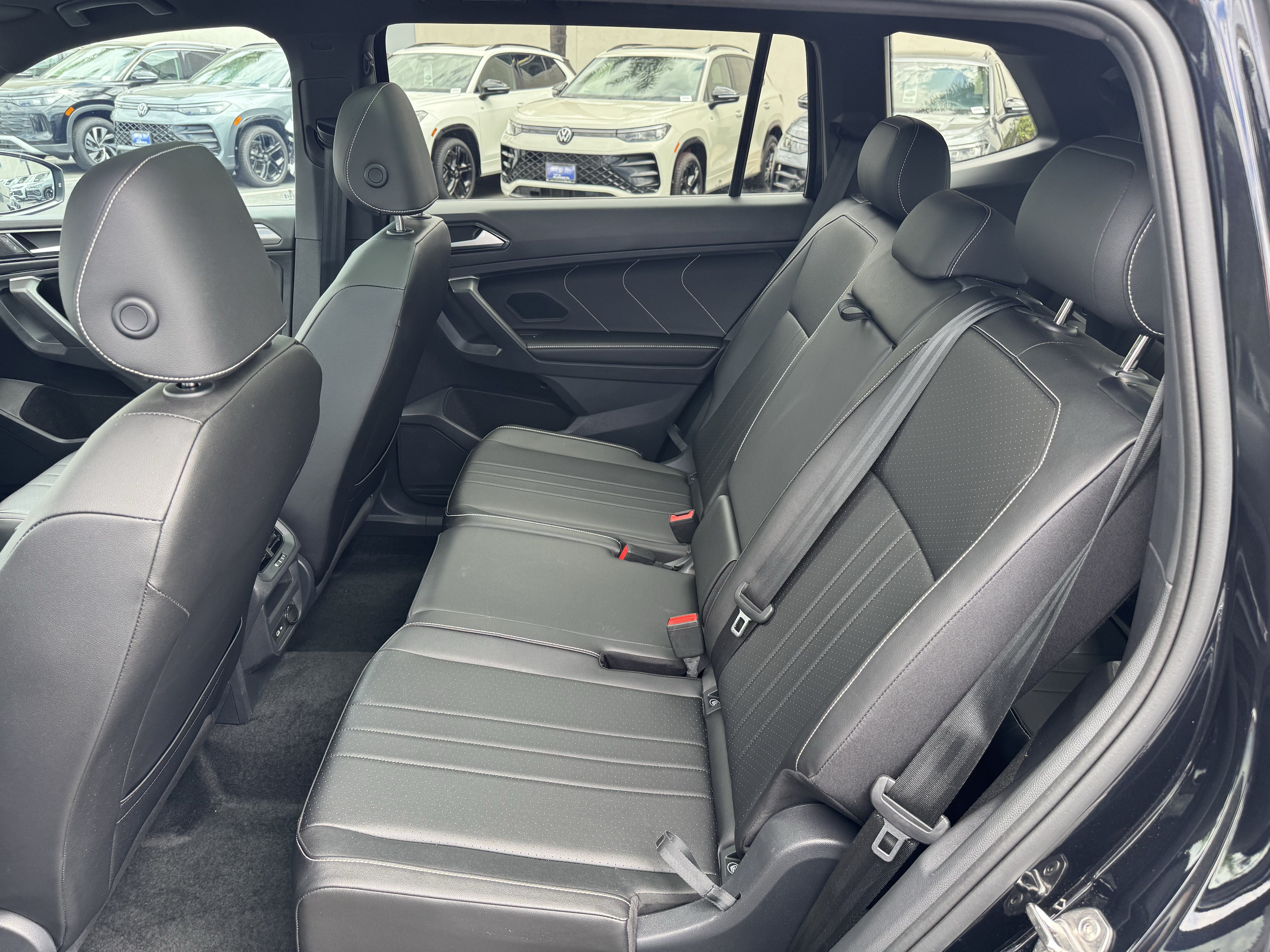 Certified 2023 Volkswagen Tiguan SE R-Line FWD image 32