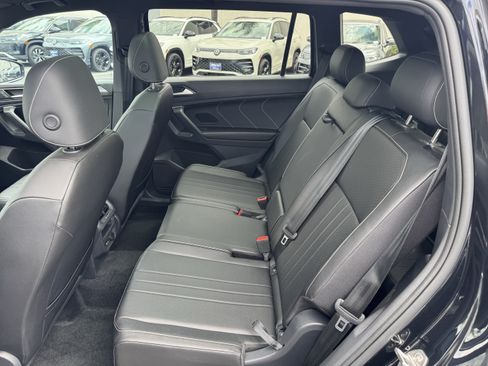 Used 2023 Volkswagen Tiguan SE R-Line FWD image 32