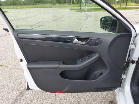 Used 2015 Volkswagen Jetta Sport FWD image 19