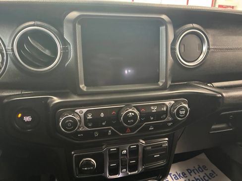 Used 2021 Jeep Gladiator Overland w/ Popular Equipment Package AWD/4WD image 32
